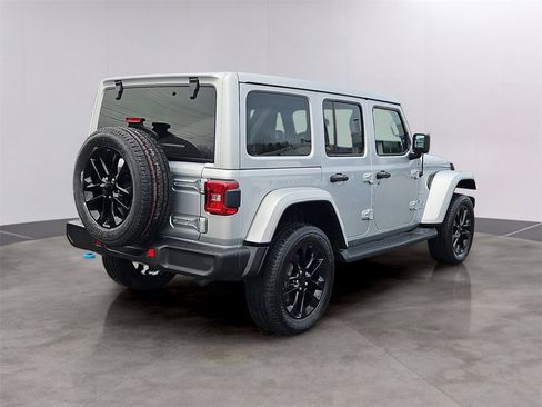 Used 2023 Jeep Wrangler Unlimited Sahara w/ Cold Weather Group image 4