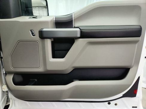 Used 2016 Ford F150 XLT image 25