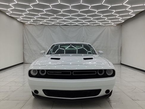 Used 2019 Dodge Challenger SXT RWD image 5