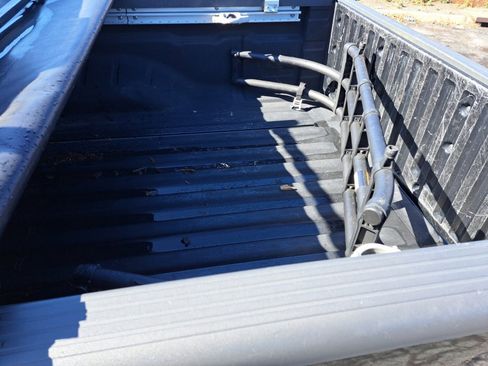 Used 2011 Nissan Frontier SL image 26