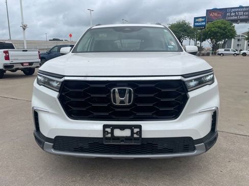 Used 2025 Honda Pilot Touring image 2