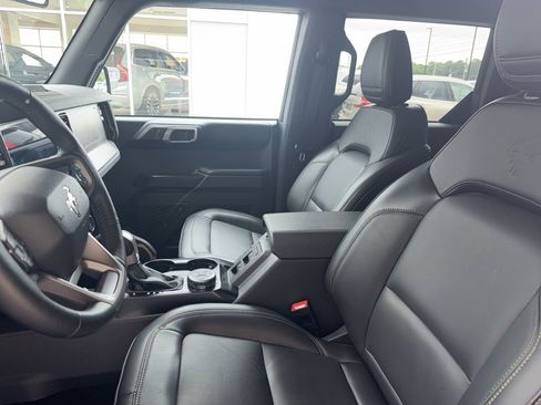 Used 2025 Ford Bronco Badlands image 2