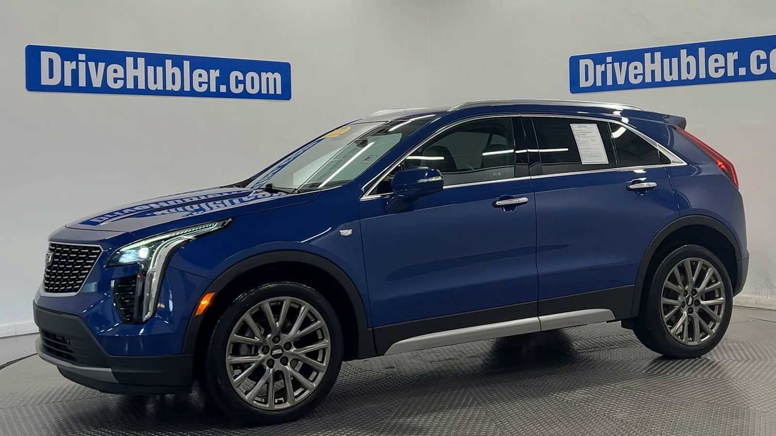 Used 2021 Cadillac XT4 Premium Luxury w/ Cold Weather Package AWD/4WD image 4
