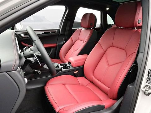 New 2026 Porsche Macan AWD/4WD image 5