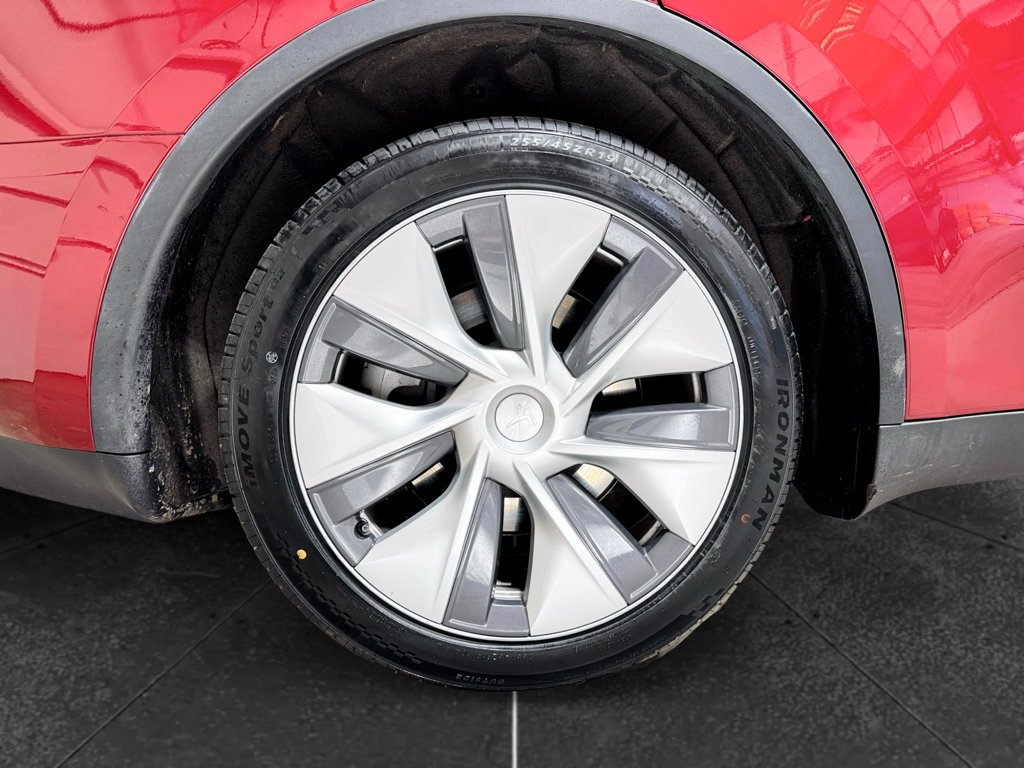 Used 2024 Tesla Model Y Long Range AWD/4WD image 33