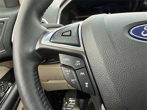 Used 2020 Ford Edge Titanium image 24