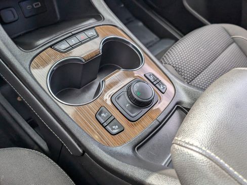 Used 2023 GMC Acadia SLE w/ Driver Convenience Package image 27