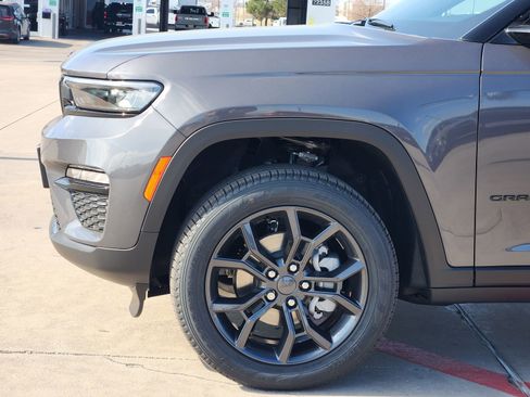 New 2025 Jeep Grand Cherokee Limited image 10