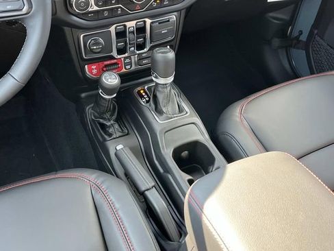 New 2025 Jeep Gladiator Rubicon image 15