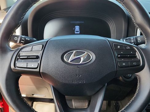 Used 2024 Hyundai Venue Limited FWD image 11