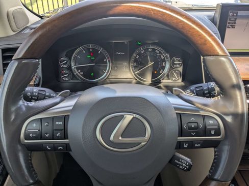 Used 2019 Lexus LX 570 4WD w/ Luxury Package image 31