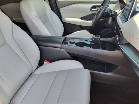 Certified 2024 Nissan Rogue SV w/ SV Premium Package AWD/4WD image 9