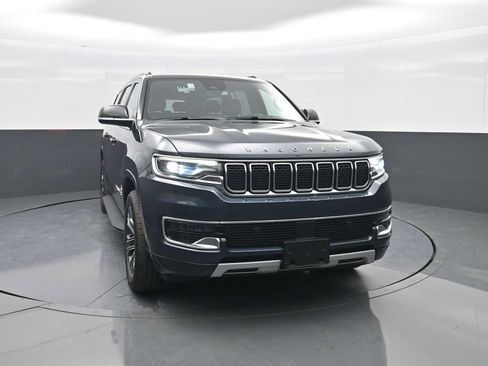 Used 2024 Jeep Wagoneer L Series II w/ Flexible Seating Group AWD/4WD image 2