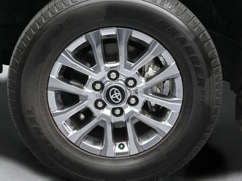 Used 2025 Toyota Tacoma Limited AWD/4WD image 10