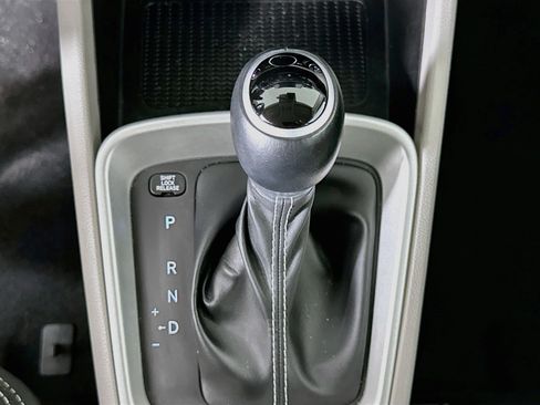 Used 2025 Hyundai Venue SEL FWD image 24