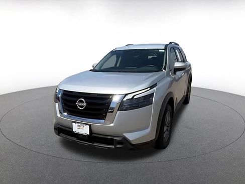 Used 2025 Nissan Pathfinder SV FWD image 7