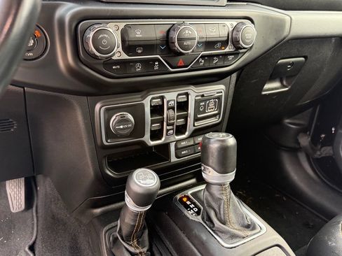 Used 2021 Jeep Wrangler Unlimited Sahara AWD/4WD image 21