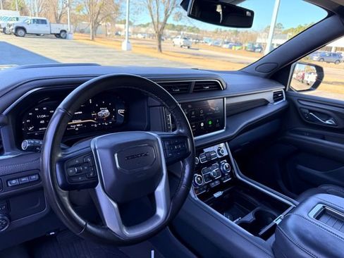Used 2023 GMC Yukon Denali image 13