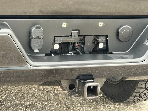 Used 2022 GMC Sierra 1500 AT4 w/ AT4 Preferred Package AWD/4WD image 11