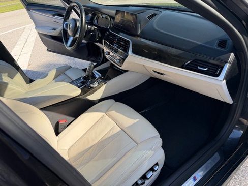 Used 2018 BMW 530i w/ M Sport Package image 14