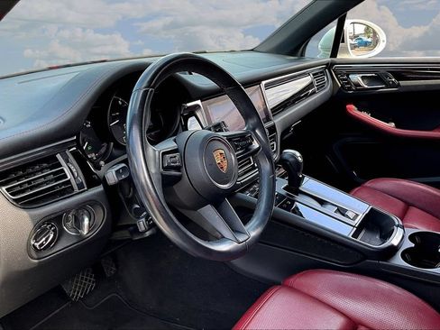 Used 2022 Porsche Macan AWD/4WD image 17
