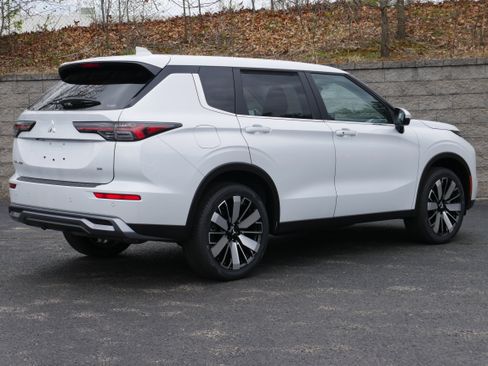 New 2026 Mitsubishi Outlander SE AWD/4WD image 7