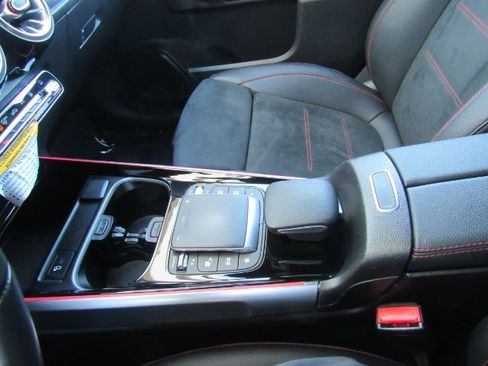 Used 2023 Mercedes-Benz EQB 300 4MATIC image 43