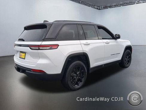 Used 2024 Jeep Grand Cherokee Altitude image 20