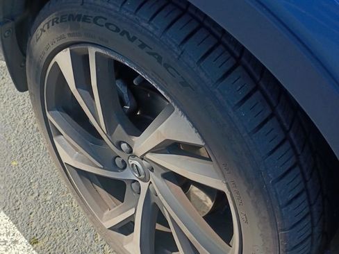 Used 2021 Volvo XC40 T5 R-Design w/ Advanced Package image 11