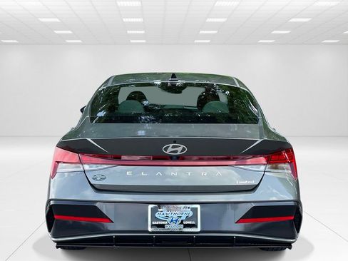 Certified 2025 Hyundai Elantra Limited w/ Cargo Package FWD image 5