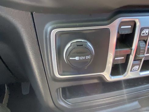 Used 2022 Jeep Gladiator Sport AWD/4WD image 31