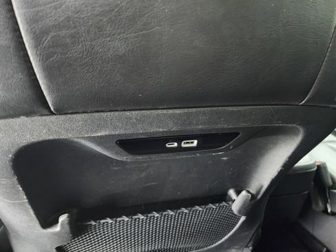 Used 2024 Chrysler Pacifica Limited image 41