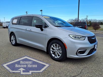 New 2026 Chrysler Pacifica Limited w/ Trailer Tow Group