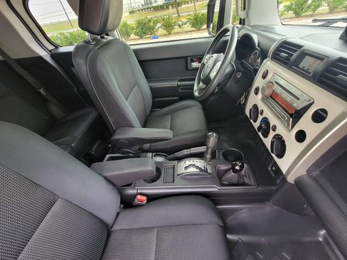 Used 2012 Toyota FJ Cruiser 4WD w/ Convenience Pkg image 16