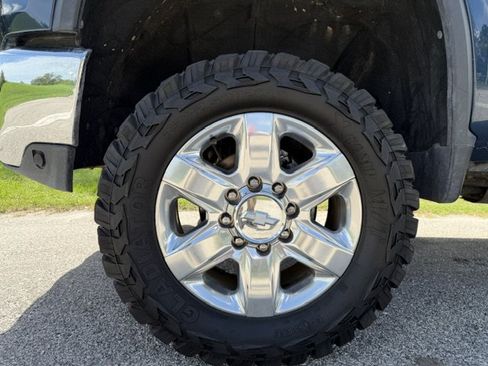 Used 2020 Chevrolet Silverado 2500 LTZ w/ LTZ Convenience Package AWD/4WD image 9