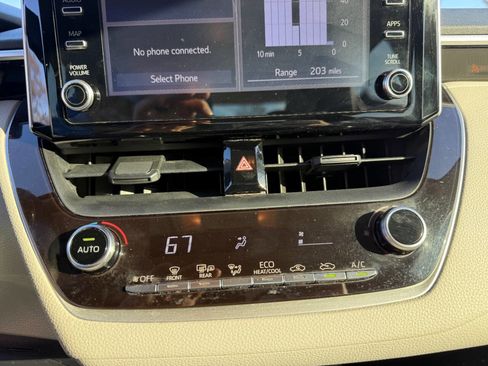 Used 2020 Toyota Corolla LE image 19