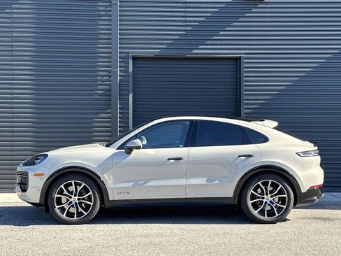 Used 2025 Porsche Cayenne GTS image 10