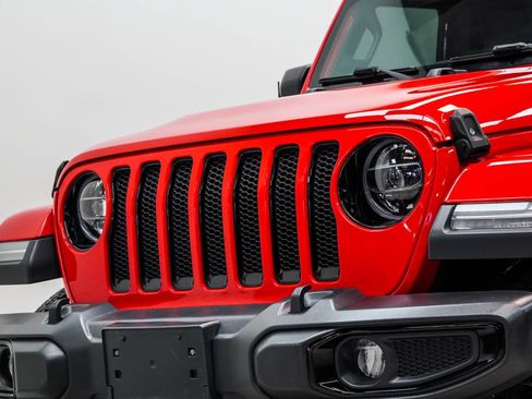 Used 2021 Jeep Wrangler Unlimited Sahara AWD/4WD image 2