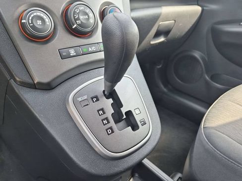 Used 2008 Kia Rondo LX FWD image 14