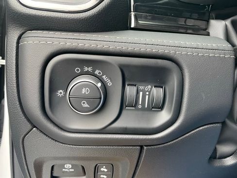 Used 2025 RAM 1500 Limited AWD/4WD image 52