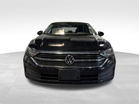 Used 2024 Volkswagen Jetta SE FWD image 2
