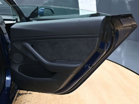 Used 2021 Tesla Model 3 Standard Range Plus image 41