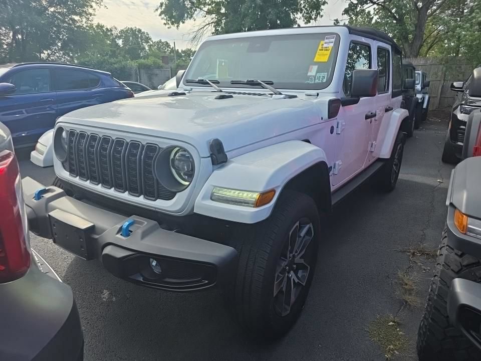 Used 2024 Jeep Wrangler Unlimited w/ Convenience Group AWD/4WD image 2
