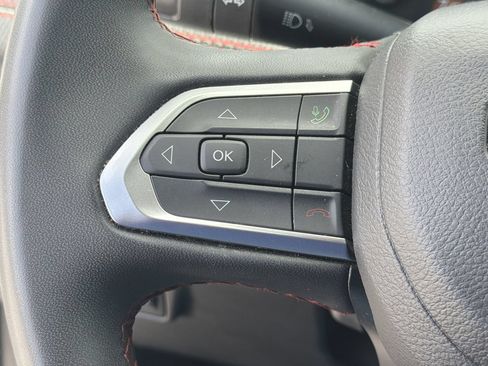 Used 2025 Jeep Compass Trailhawk AWD/4WD image 17
