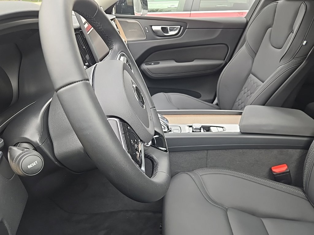 Used 2026 Volvo XC60 B5 Plus AWD/4WD image 15