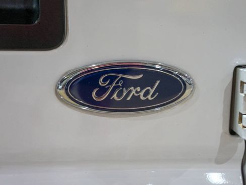 Used 1999 Ford E-150 and Econoline 150 RWD image 24