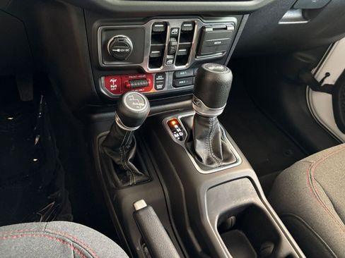 Used 2025 Jeep Wrangler Unlimited Rubicon AWD/4WD image 40