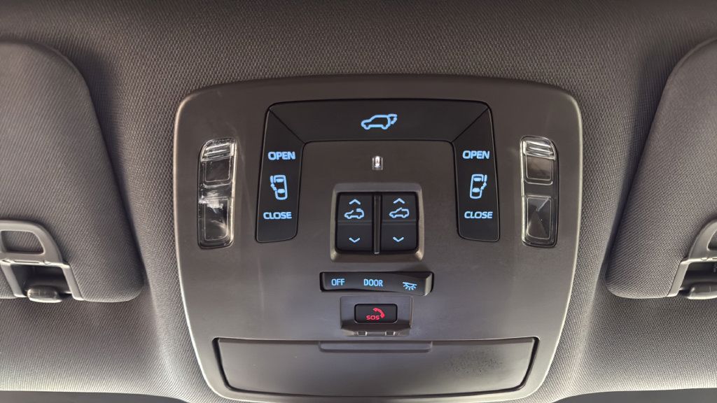 Used 2023 Toyota Sienna Limited AWD/4WD image 33