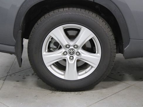 Used 2023 Toyota Highlander L image 13