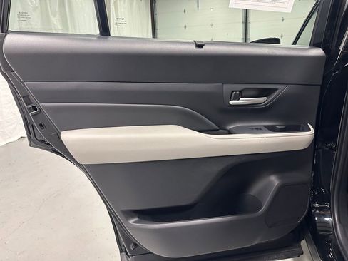 Used 2025 Toyota Grand Highlander AWD image 44